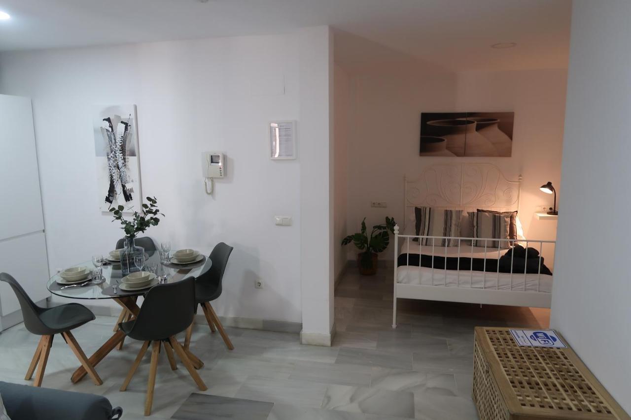 J & E Malaga Center Apartamentos Eksteriør billede
