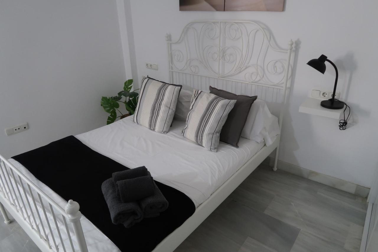 J & E Malaga Center Apartamentos Eksteriør billede
