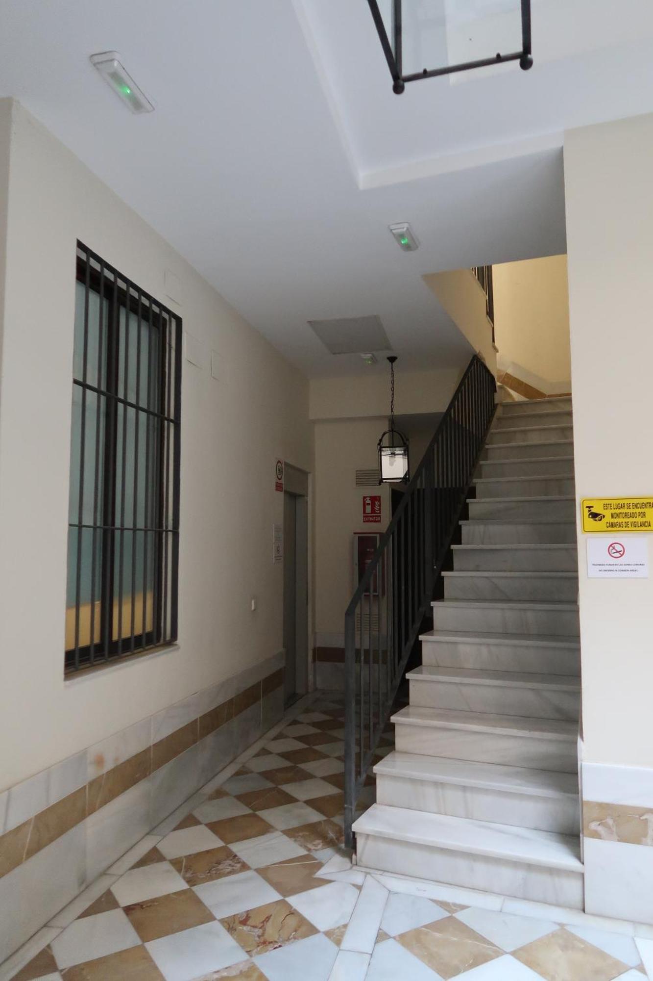 J & E Malaga Center Apartamentos Eksteriør billede