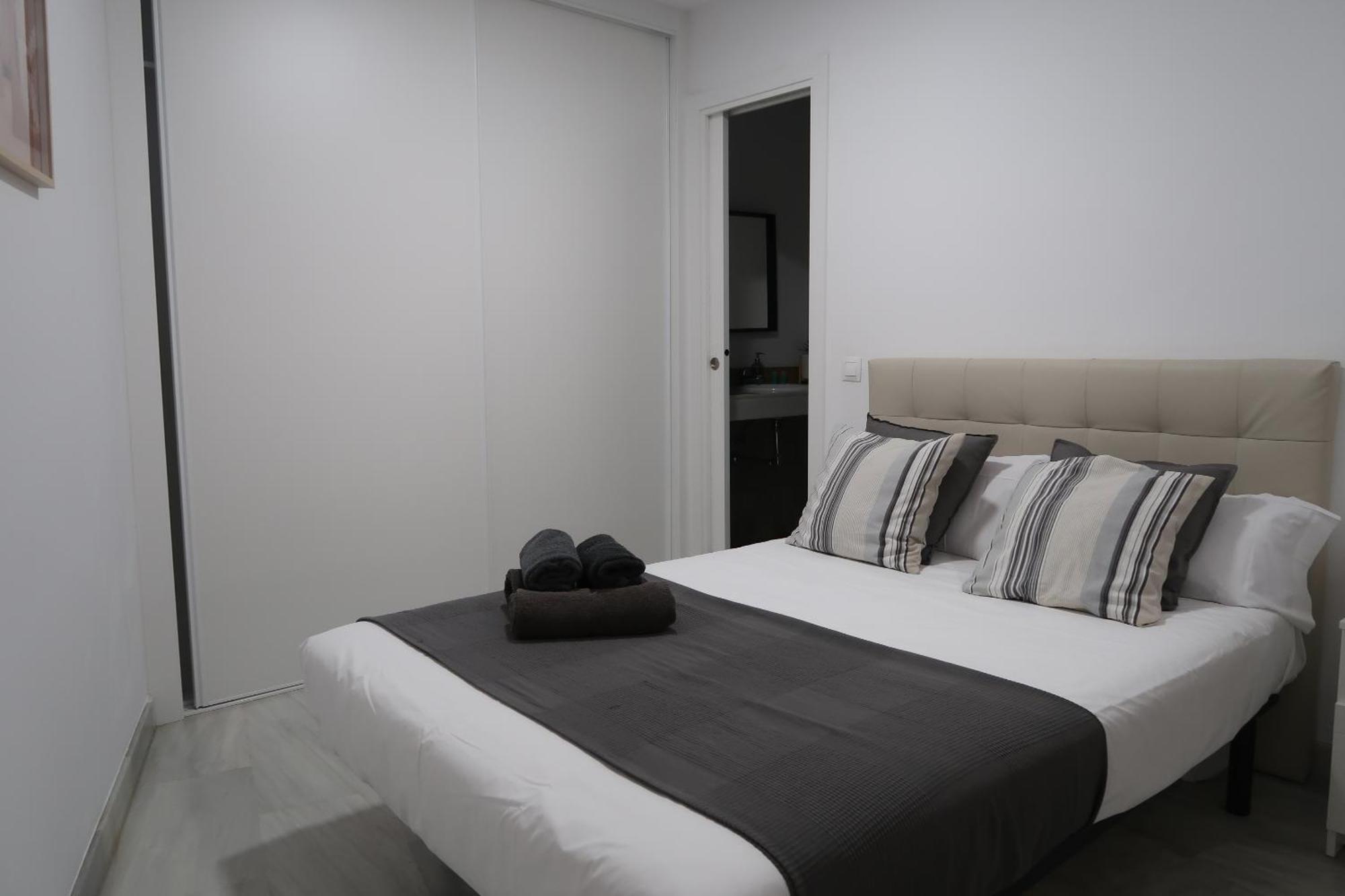 J & E Malaga Center Apartamentos Eksteriør billede