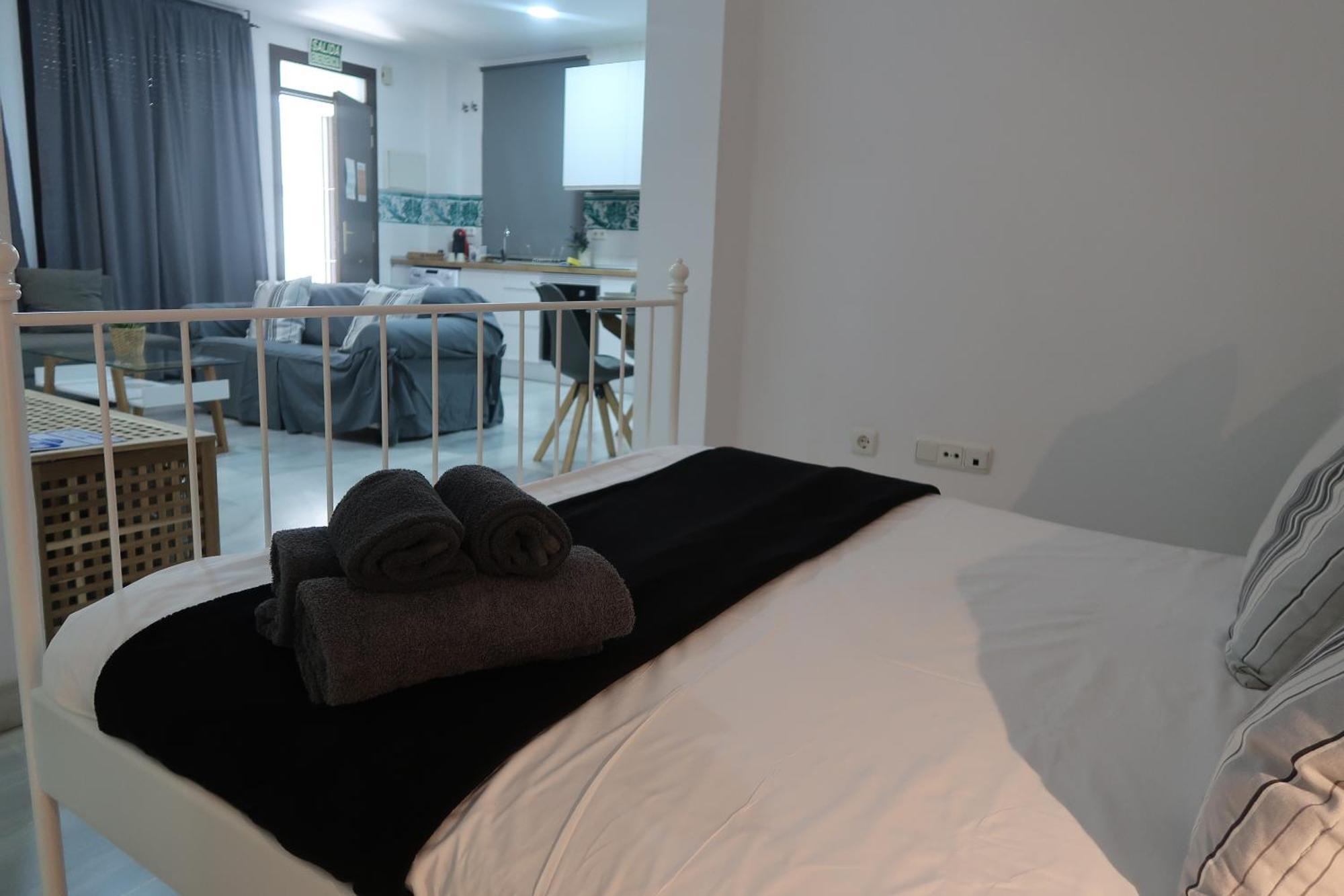 J & E Malaga Center Apartamentos Eksteriør billede